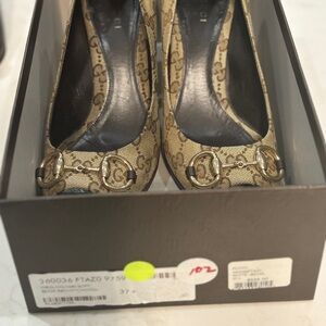 Vintage Gucci Pumps with original box. Size 7.5. Circa early 2010’s.